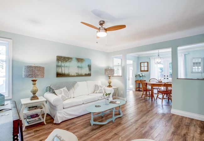 House in Niagara-on-the-Lake - Blue Pearl, Your Tranquil Oasis House in Niagara-on-the-Lake - Blue Pearl, Your Tranquil Oasis
