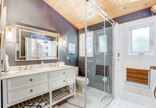 House in Niagara-on-the-Lake - Blue Pearl, Your Tranquil Oasis House in Niagara-on-the-Lake - Blue Pearl, Your Tranquil Oasis