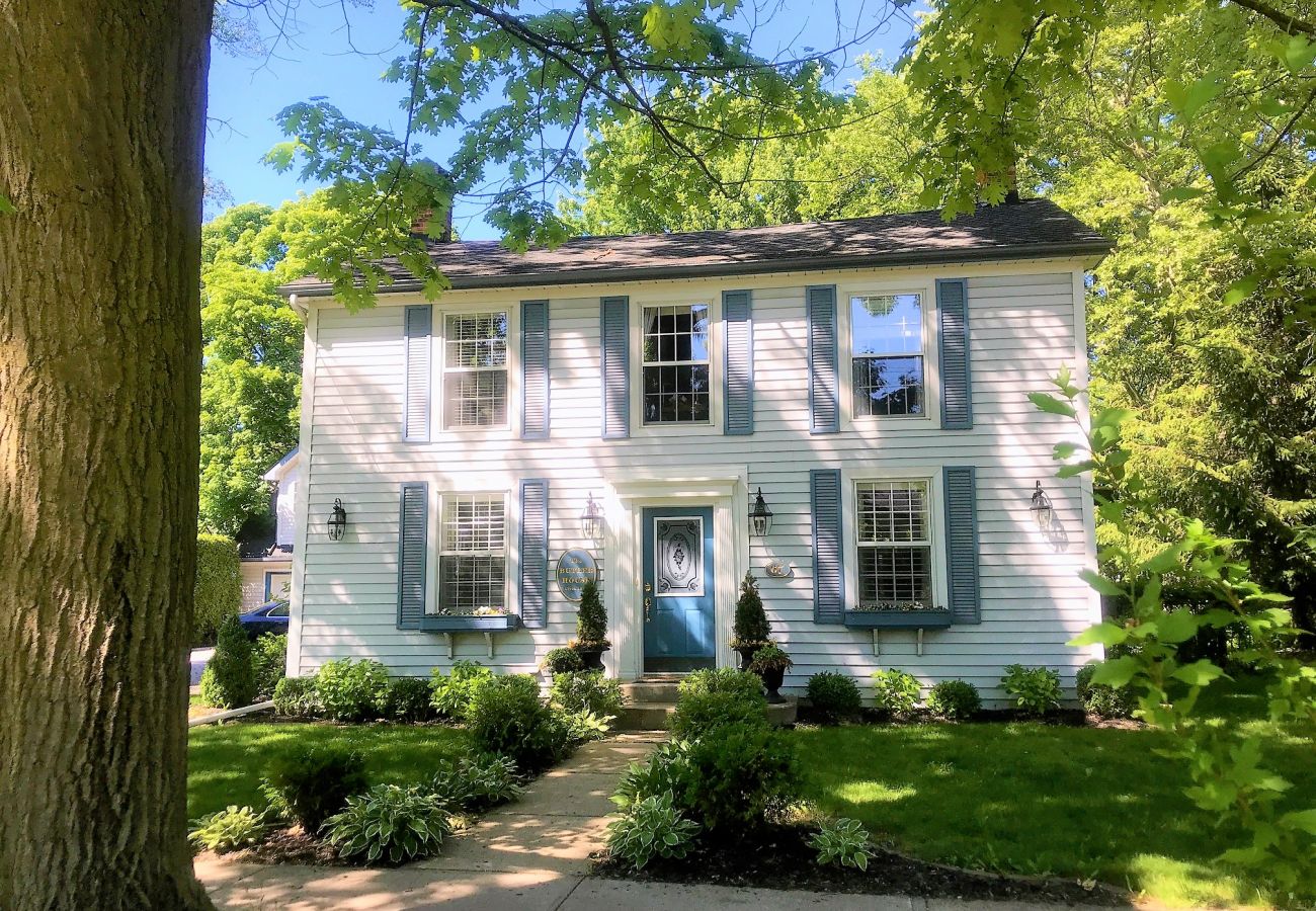 House in Niagara-on-the-Lake - The Butler House, English Country Charm