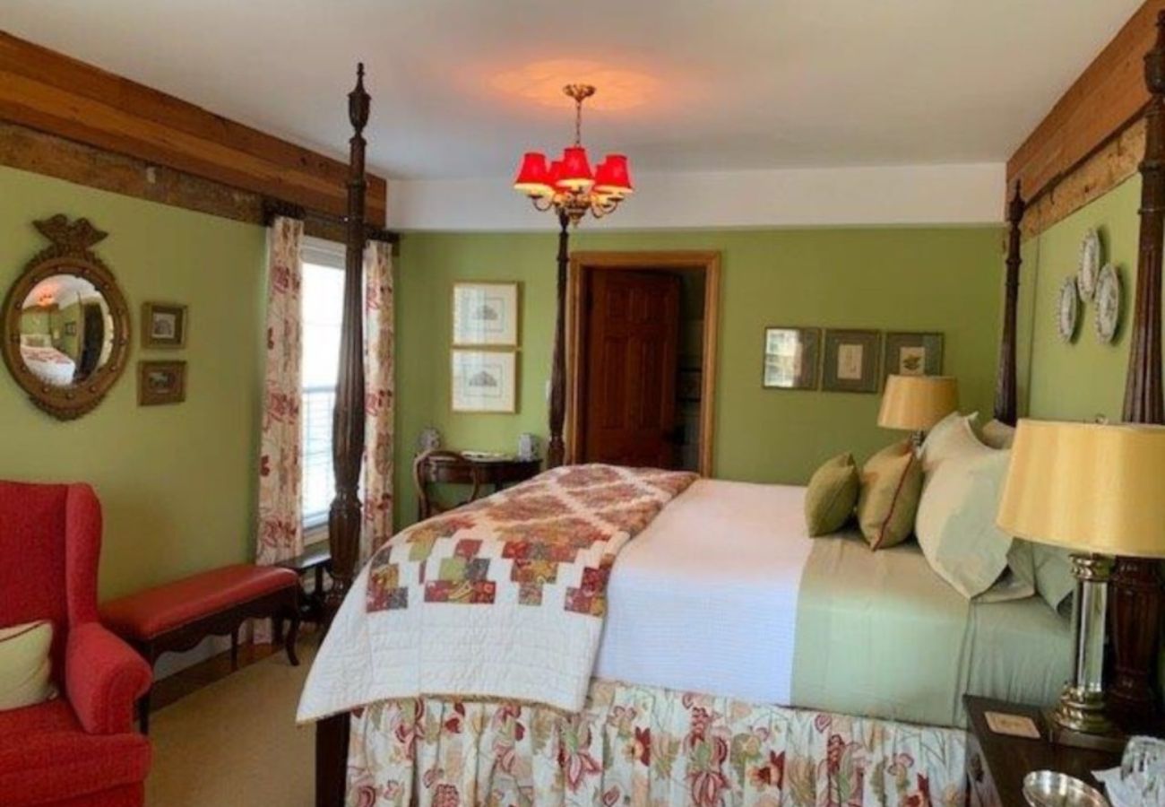 House in Niagara-on-the-Lake - The Butler House, English Country Charm