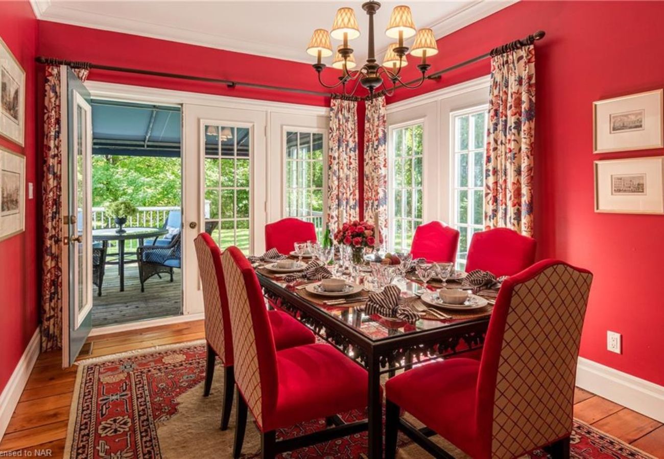 House in Niagara-on-the-Lake - The Butler House, English Country Charm