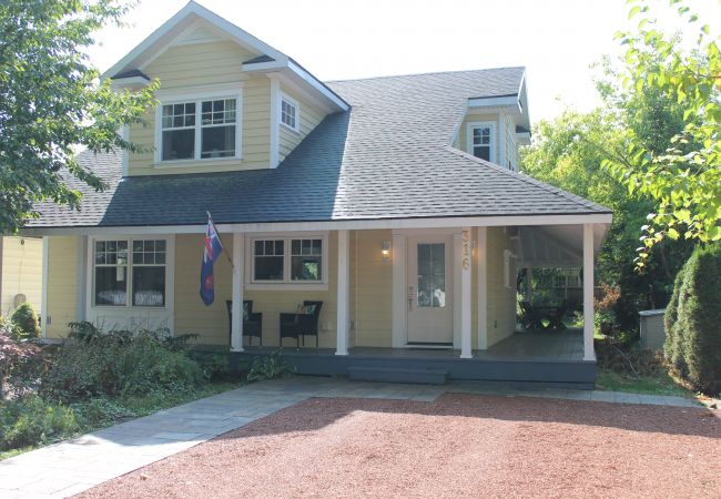 House in Niagara-on-the-Lake - Butterfly Cottage with Wrap Around Porch House in Niagara-on-the-Lake - Butterfly Cottage with Wrap Around Porch