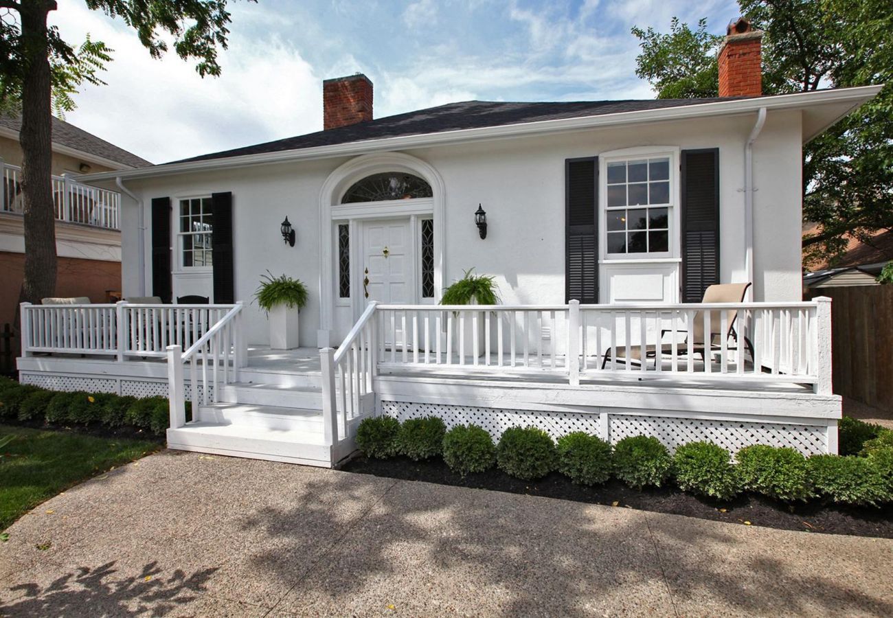 The White House Vacation Rental in Old Town Niagara-on-the-Lake