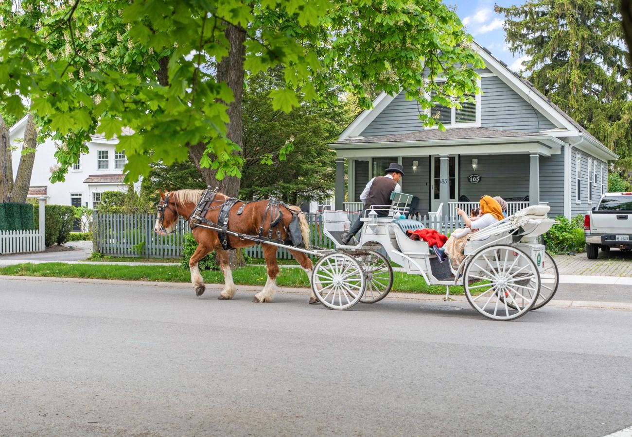 Cottage in Niagara-on-the-Lake - NEW! The Cedar House - Steps from Queen Street