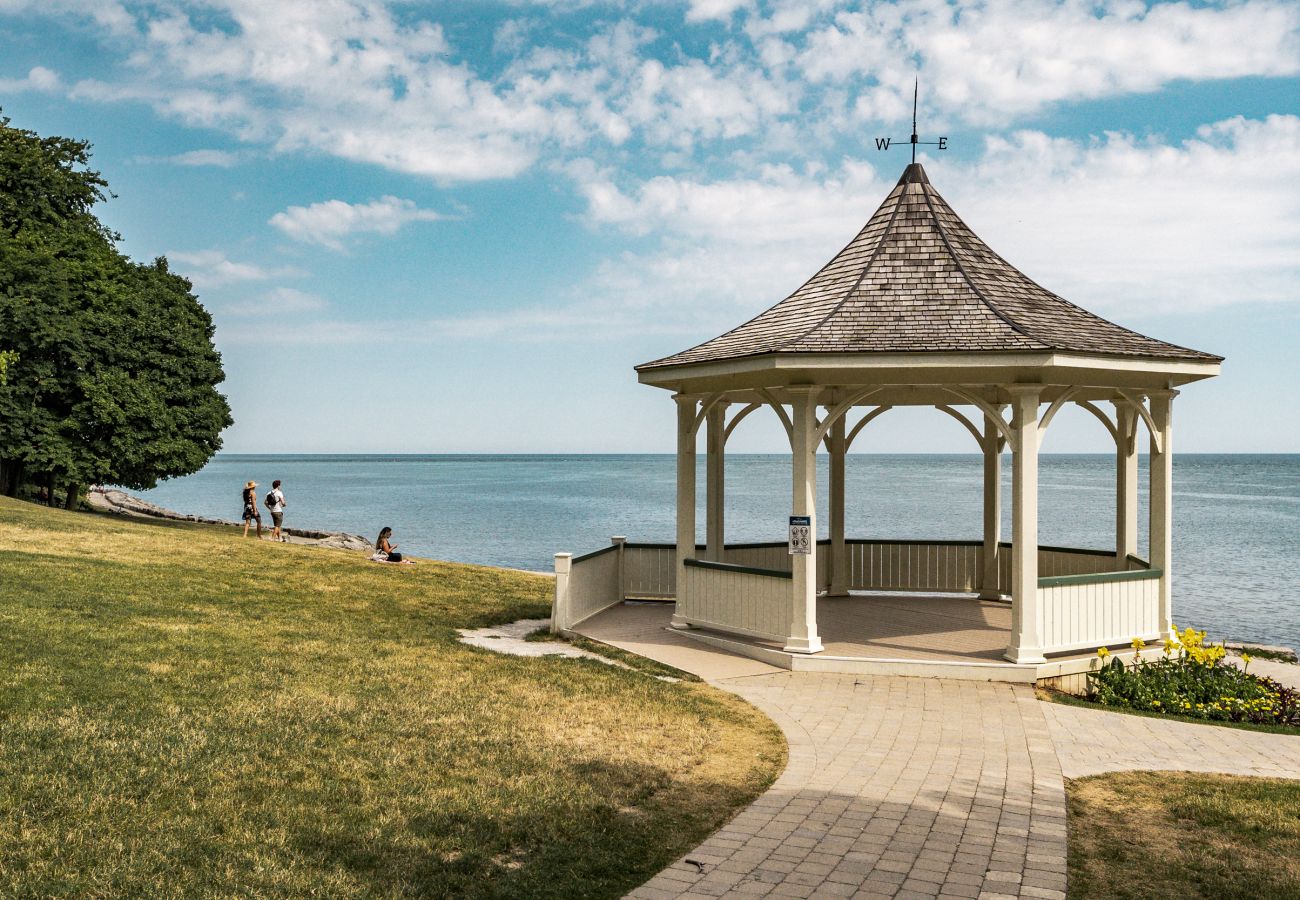 Cottage in Niagara-on-the-Lake - NEW! The Cedar House - Steps from Queen Street