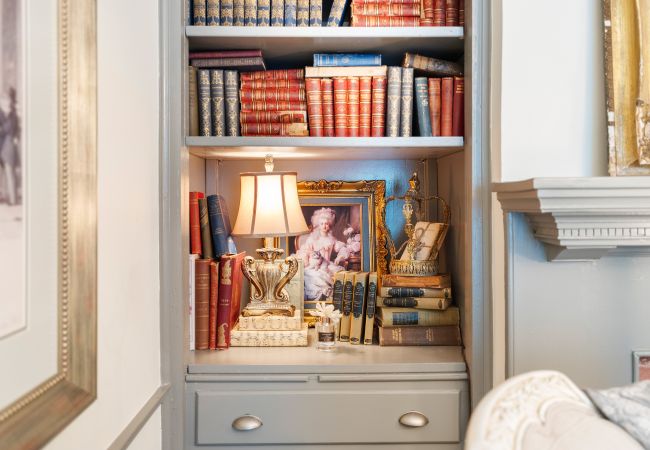 House in Niagara-on-the-Lake - NEW! Chateau Blanc - Luxury French Inspired Getaway House in Niagara-on-the-Lake - NEW! Chateau Blanc - Luxury French Inspired Getaway