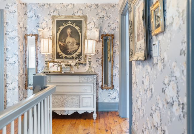 House in Niagara-on-the-Lake - NEW! Chateau Blanc - Luxury French Inspired Getaway House in Niagara-on-the-Lake - NEW! Chateau Blanc - Luxury French Inspired Getaway