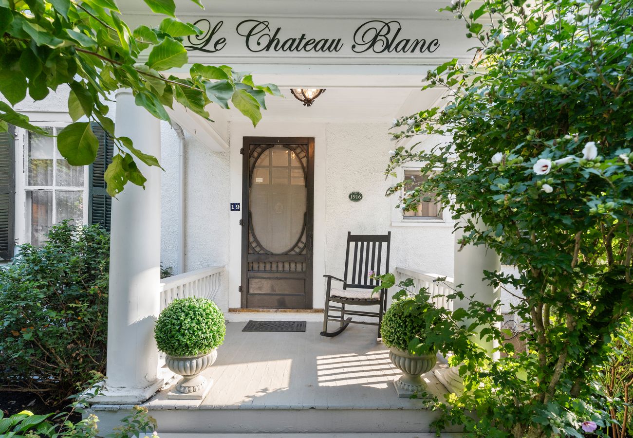 House in Niagara-on-the-Lake - NEW! Chateau Blanc - Luxury French Inspired Getaway