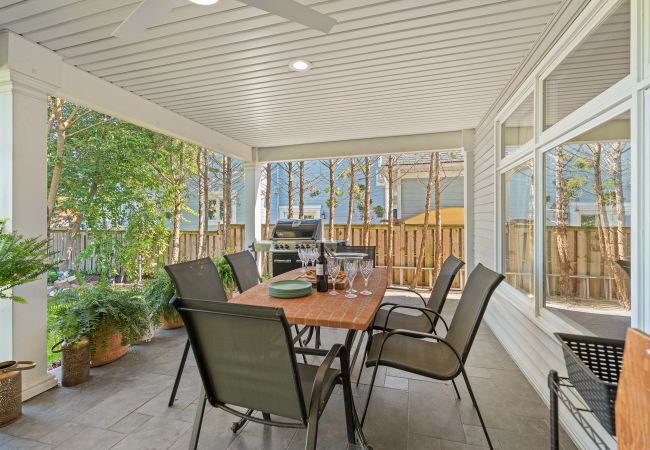 House in Niagara-on-the-Lake - NEW! Niagara Riverview, Backs onto River House in Niagara-on-the-Lake - NEW! Niagara Riverview, Backs onto River