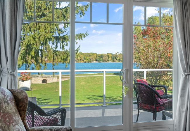 House in Niagara-on-the-Lake - NEW! Niagara Riverview, Backs onto River House in Niagara-on-the-Lake - NEW! Niagara Riverview, Backs onto River