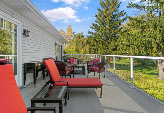 House in Niagara-on-the-Lake - NEW! Niagara Riverview, Backs onto River House in Niagara-on-the-Lake - NEW! Niagara Riverview, Backs onto River