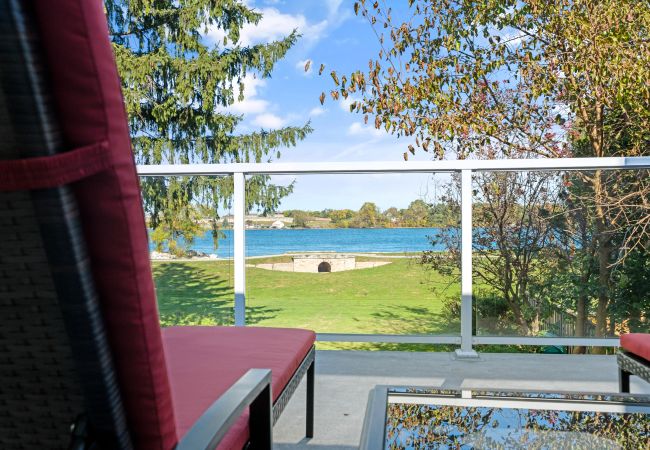 House in Niagara-on-the-Lake - NEW! Niagara Riverview, Backs onto River House in Niagara-on-the-Lake - NEW! Niagara Riverview, Backs onto River