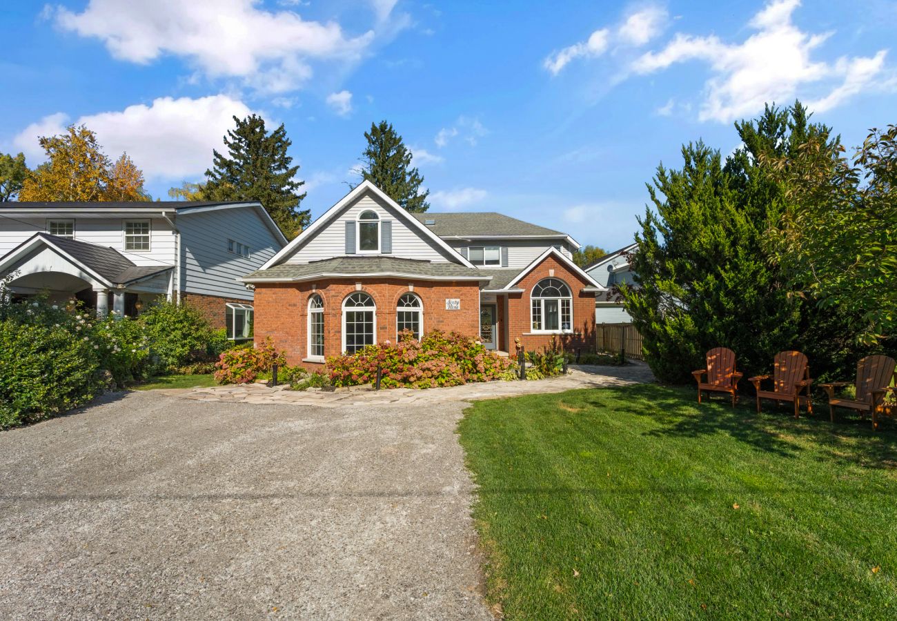 House in Niagara-on-the-Lake - NEW! Niagara Riverview, Backs onto River